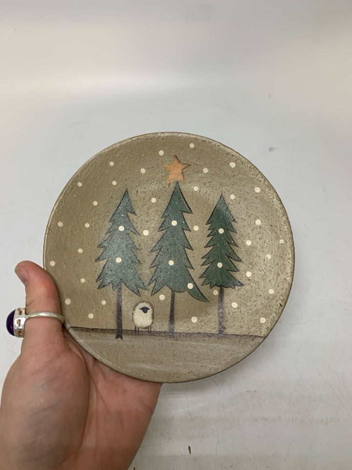 PRIMITIVE STYLE SMALL TREES W/ SHEEP DECORATIVE PLATE.