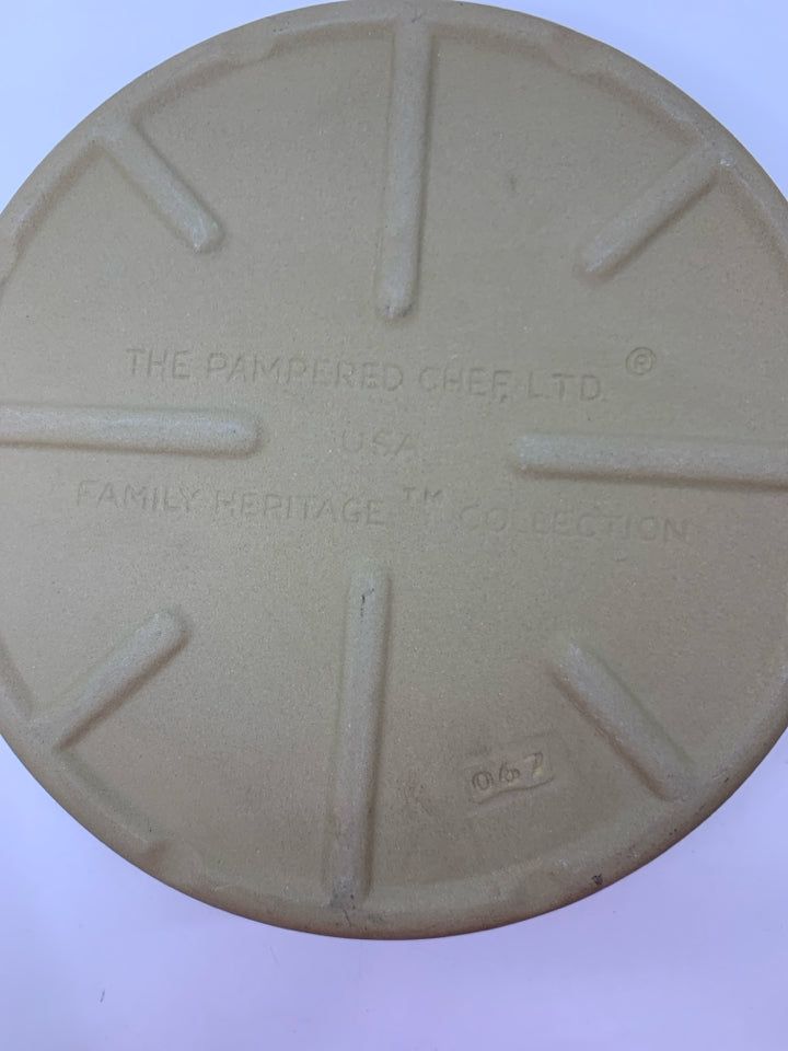 FAMILY HERITAGE STONEWARE BAKER.