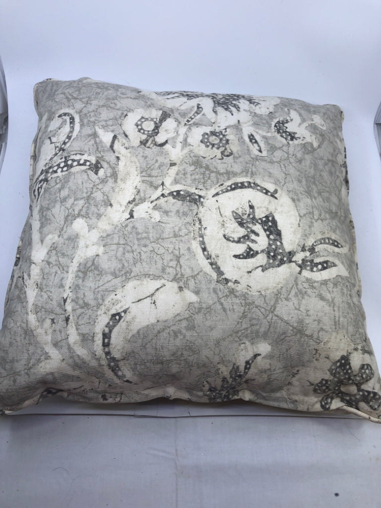 GREY PATTERN SQUARE PILLOW.
