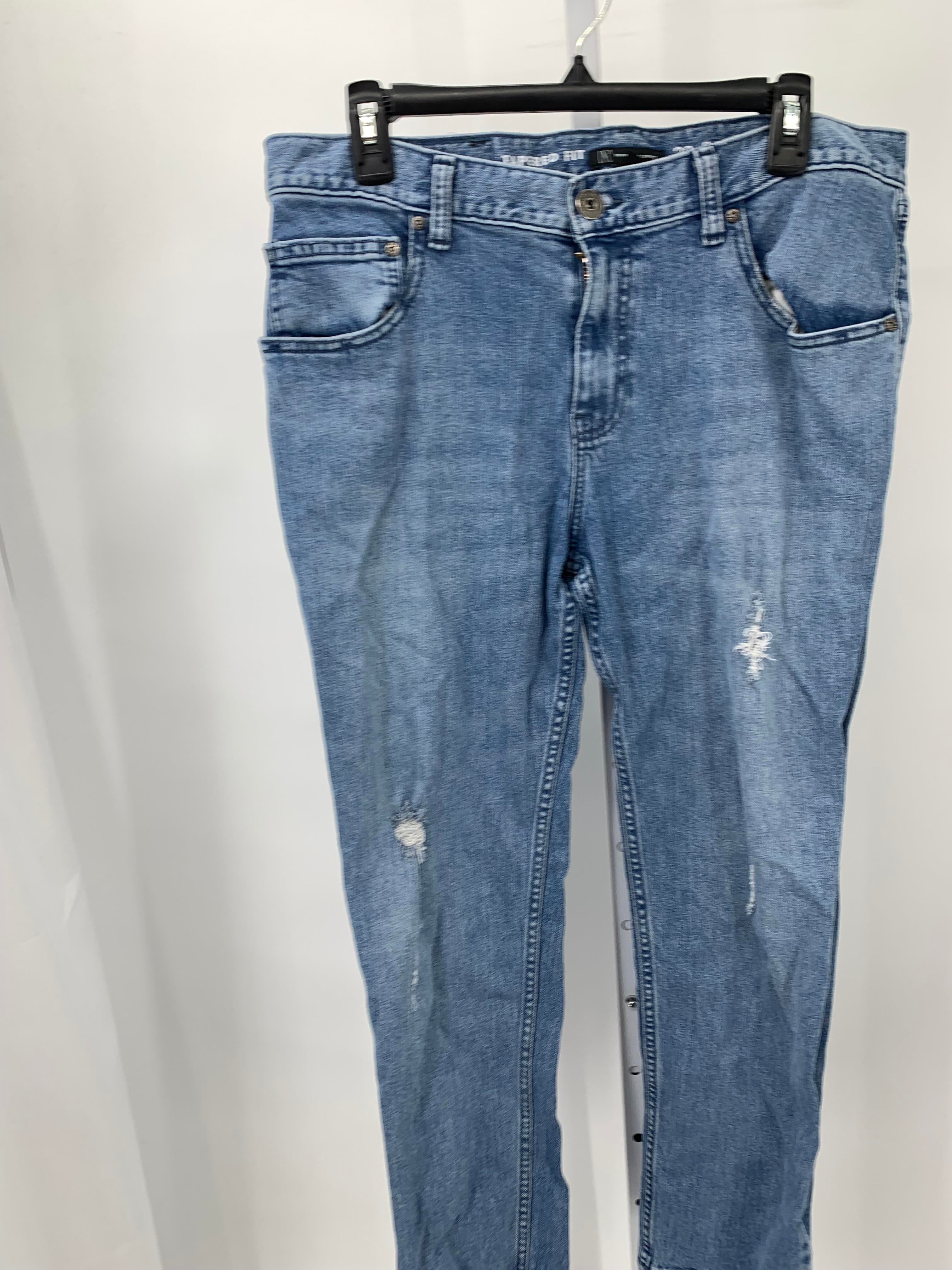 TAPERED FIT JEANS