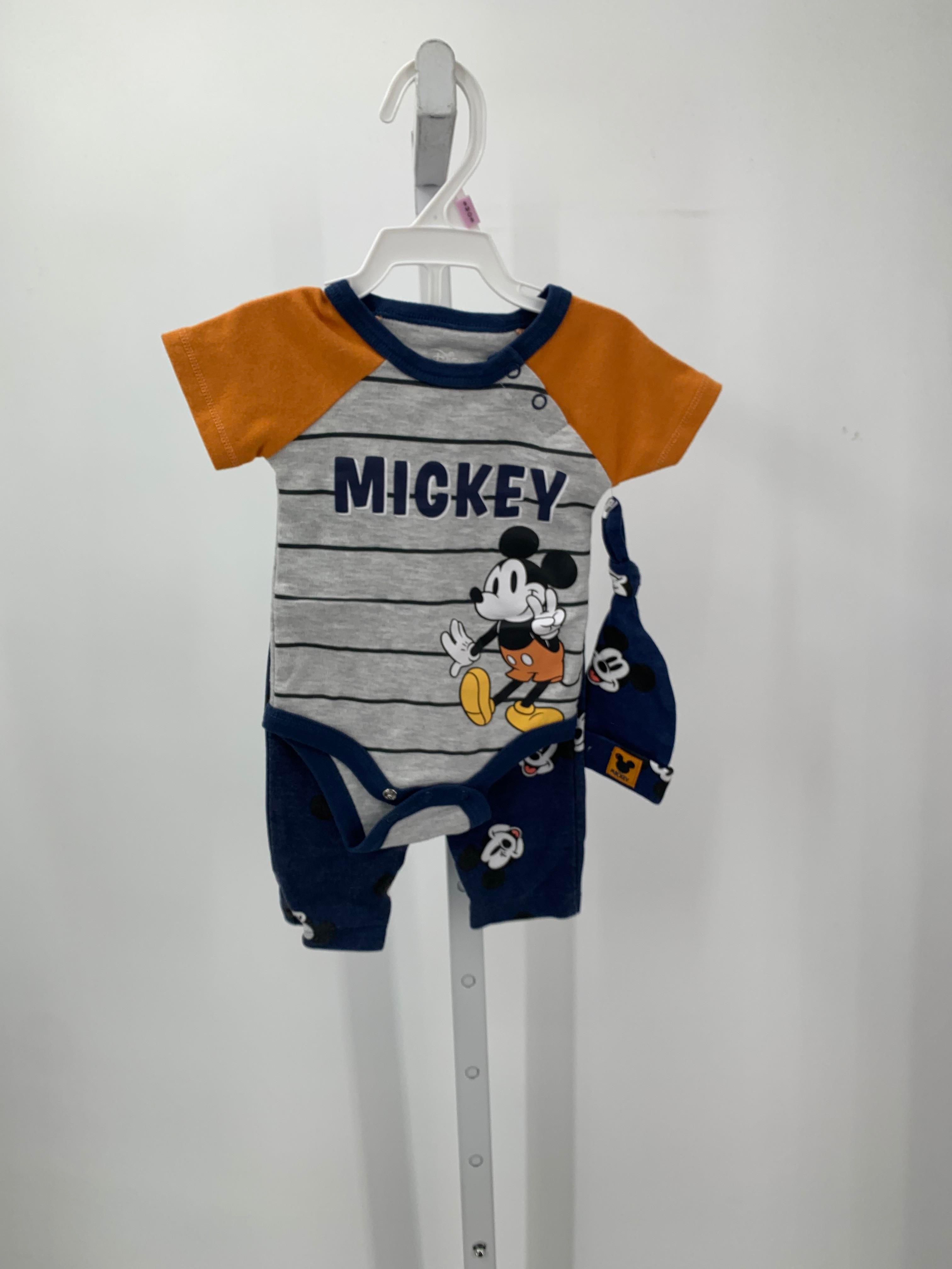 MICKEY MOUSE SHIRT SHORTS AND HAT