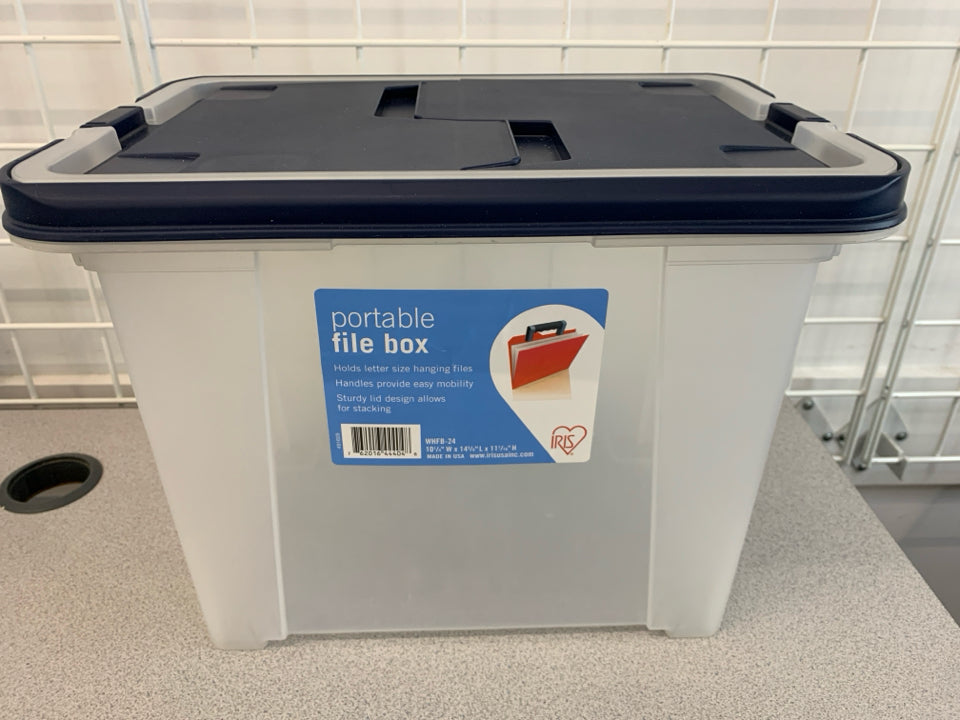 PORTABLE PLASTIC FILE BOX W/LID.