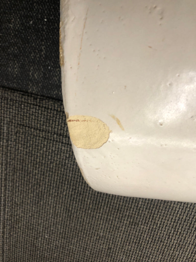 VTG CREAM COLORED 6 GALLON STONEWARE CROCK.