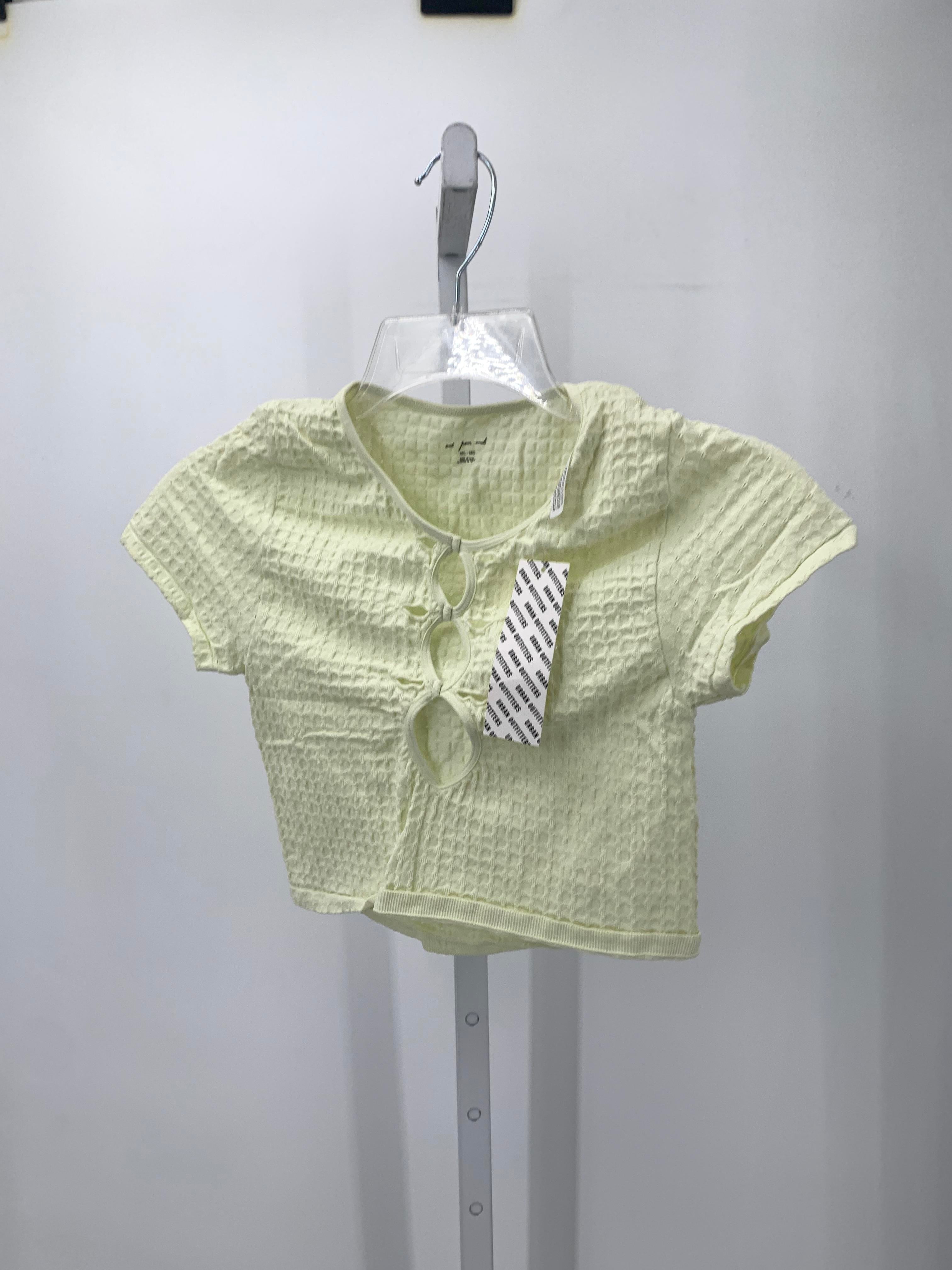 Size Medium Juniors Short Sleeve Shirt