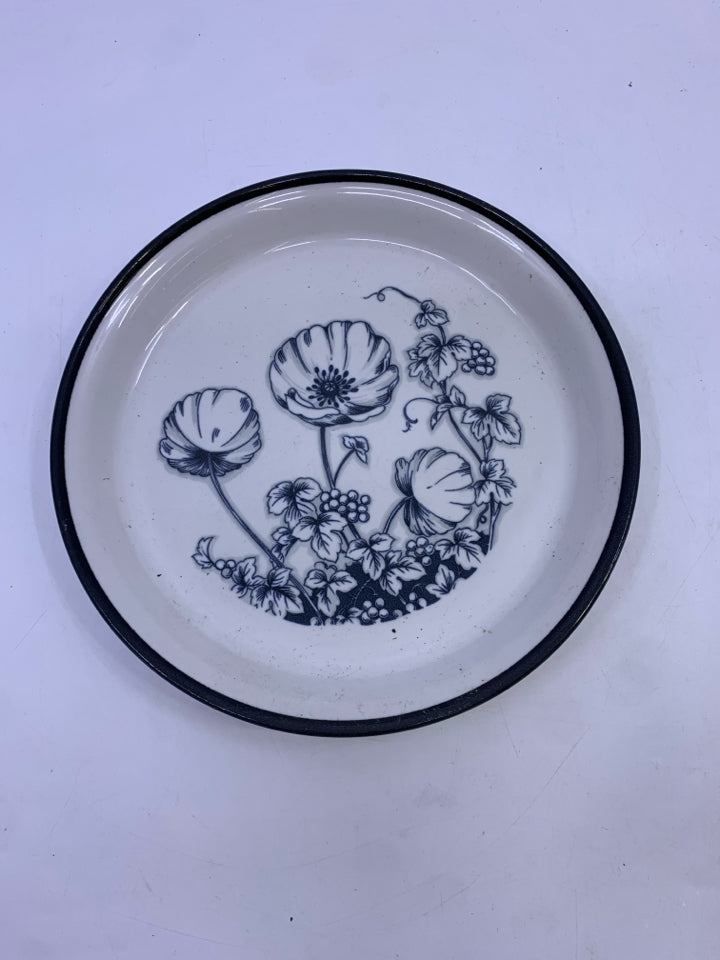 BLACK AND BLUE FLORAL PLATE.