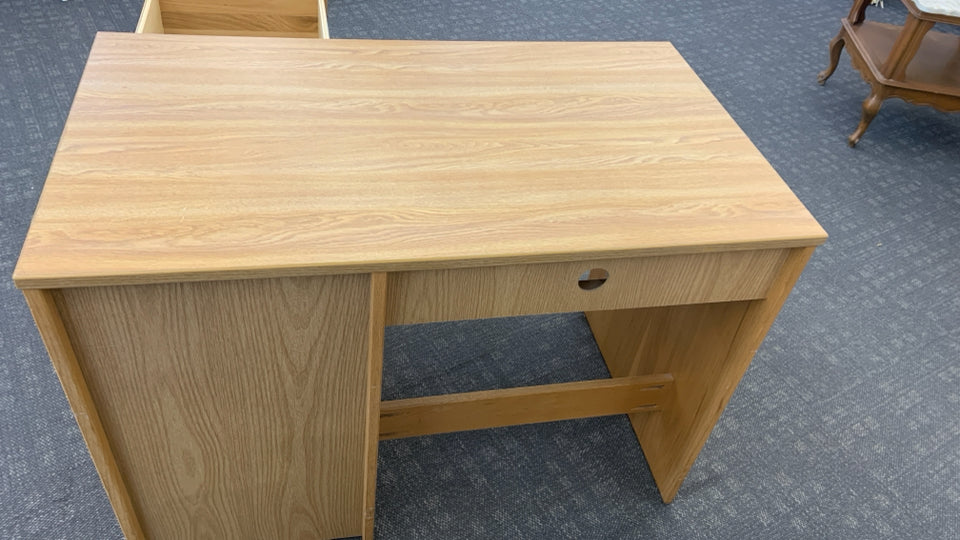 BLONDE 3 DRAWER DESK W/ KEYBOARD DRAWER HEAVY.