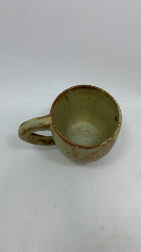 TAN POTTERY MUG.