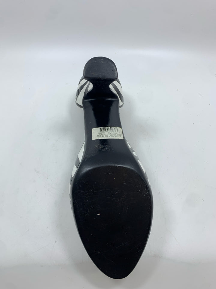 ZEBRA SHOE WINE BOTTLE HOLDER.