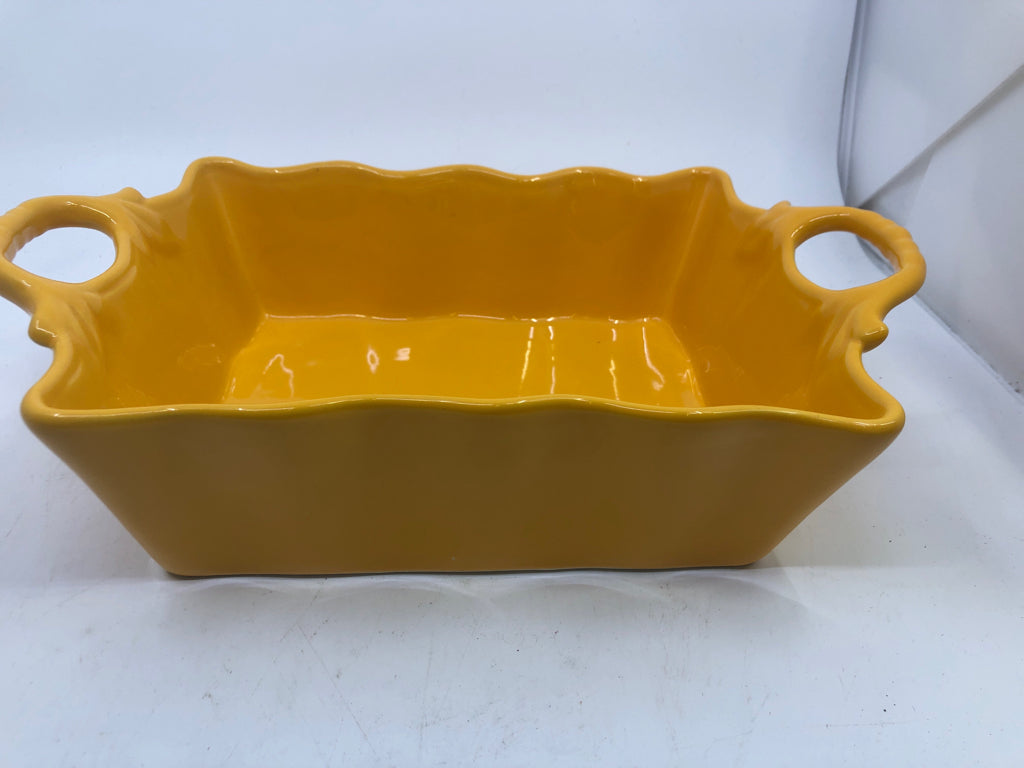 MUSTARD YELLOW RUFFLED EDGE BAKING DISH W HANDLES.