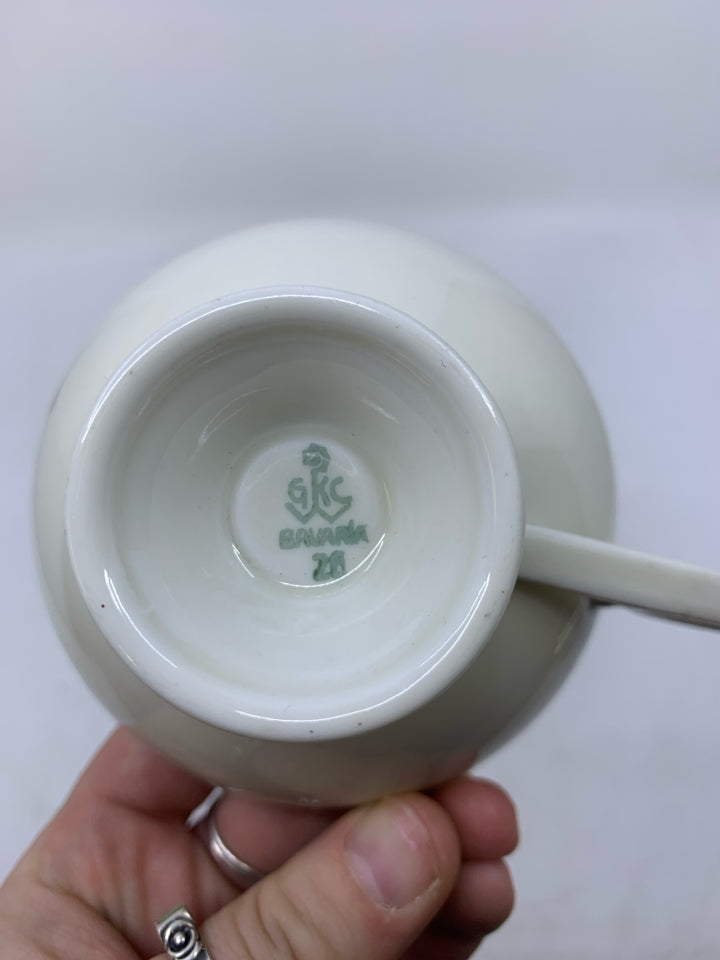 3 PC BLACK EDGE W/ GOLD DETAILS.