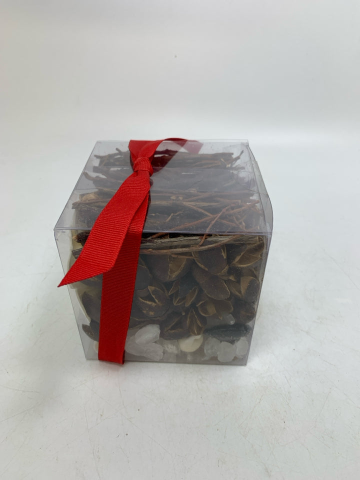 NIP HIBISCUS POTPOURRI.