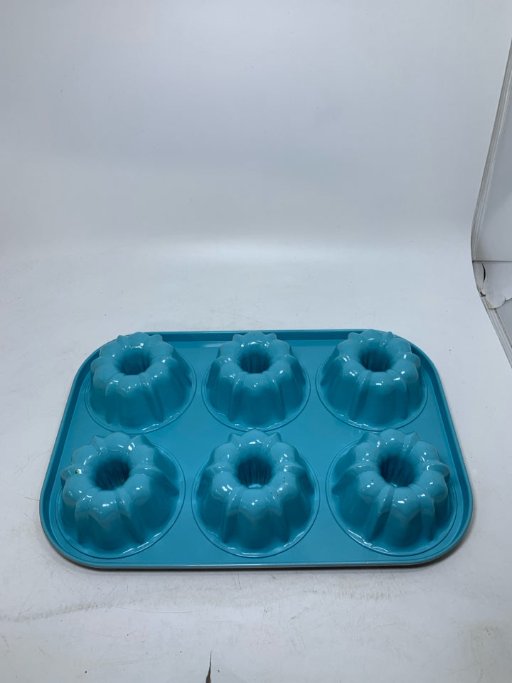MINI FLUTED CAKE BUNDT BAKING PAN.
