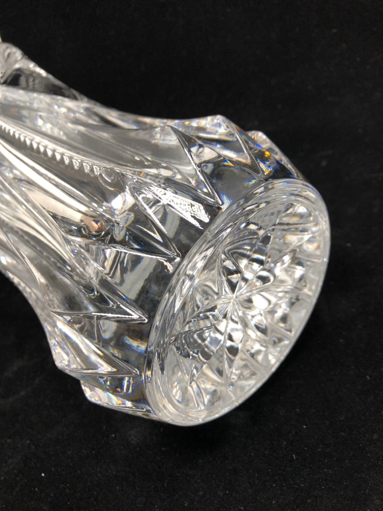 CLEAR STARBURST GLASS VASE.