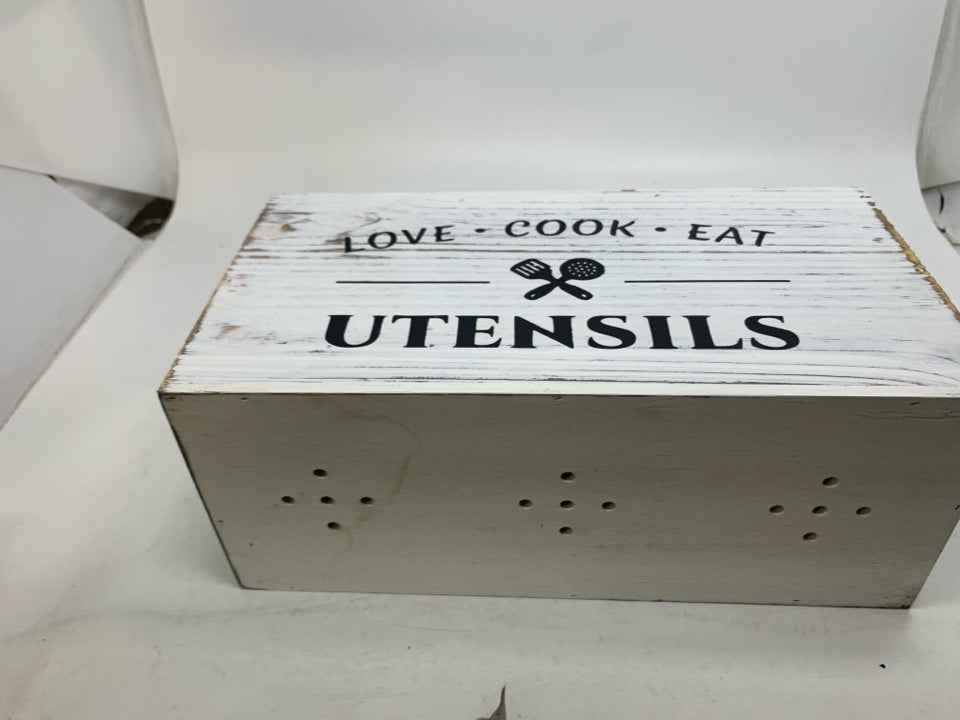 RUSTIC DIVIDED LIGHTWEIGHT UTENSIL HOLDER.