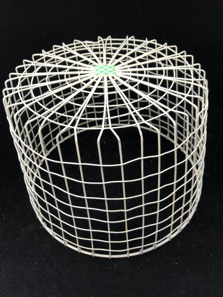 WHITE CHICKEN WIRE ROUND BASKET.