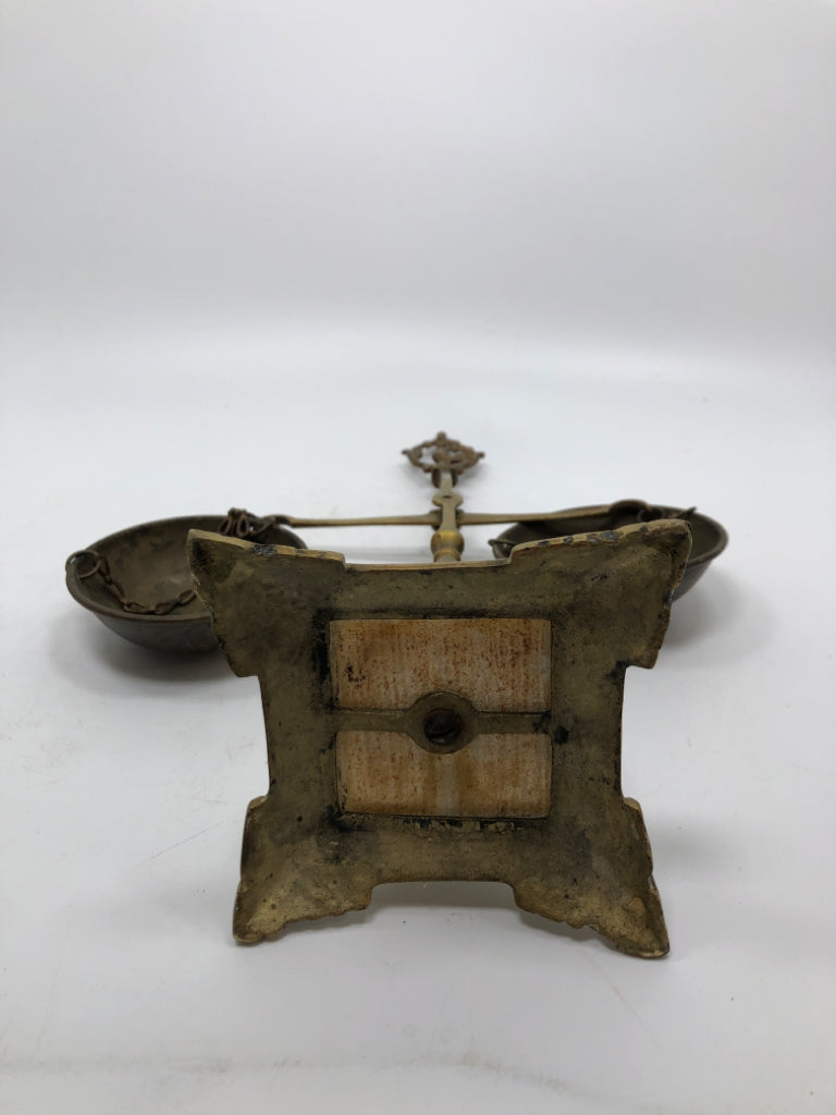 VTG SCALES OF JUSTICE METAL DECOR.