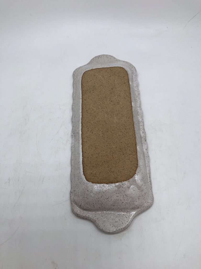 SPECKLED STONEWARE FLORAL PAINTED TRAY.