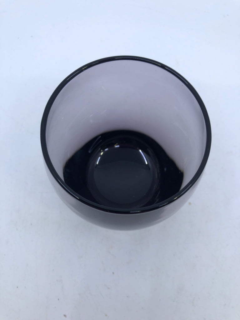 2 SMOKED GLASS SHORT GLASSES.
