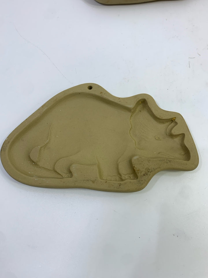 BROWN BAG CERAMIC STEGOSAURUS COOKIE MOLD.