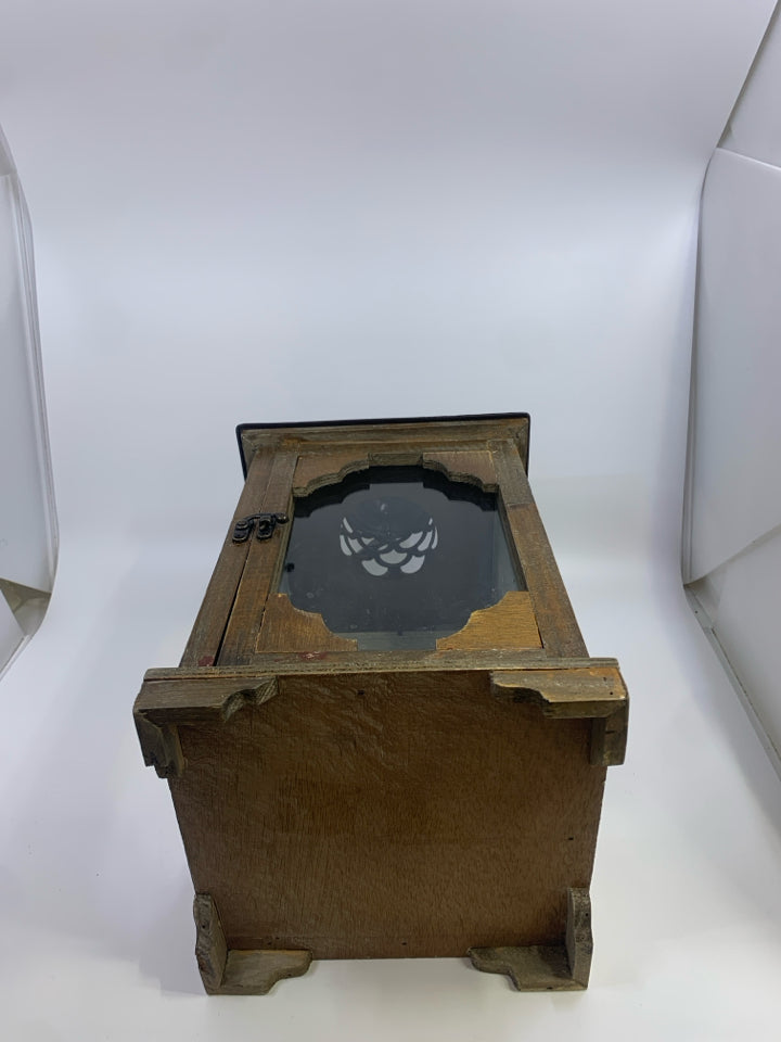 DISTRESSED LARGE LANTERN W/ METAL ROOF.