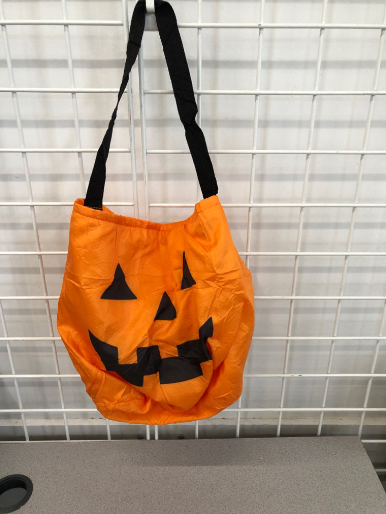 LIGHT UP JACK O LANTERN BAG.