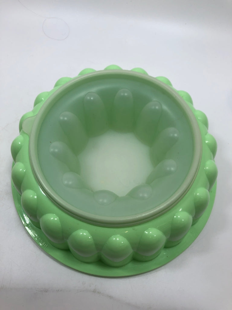VTG 3PC TUPPERWARE JELLO MOLD.