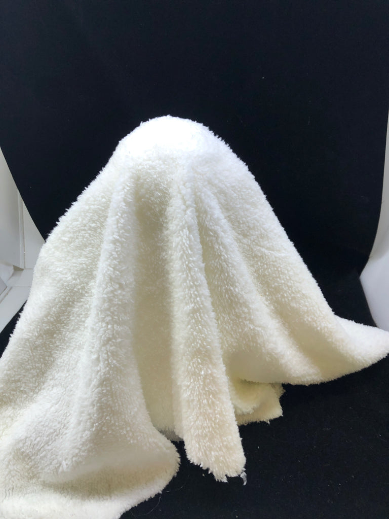 PLUSH GHOST HOLDING ORANGE PUMPKIN.