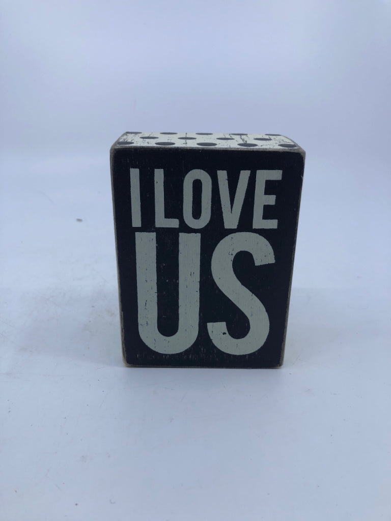 I LOVE US SMALL WOODEN SIGN.