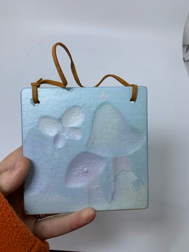 SMALL GLASS EMBOSSED MUSHROOMS & BUTTERFLY.