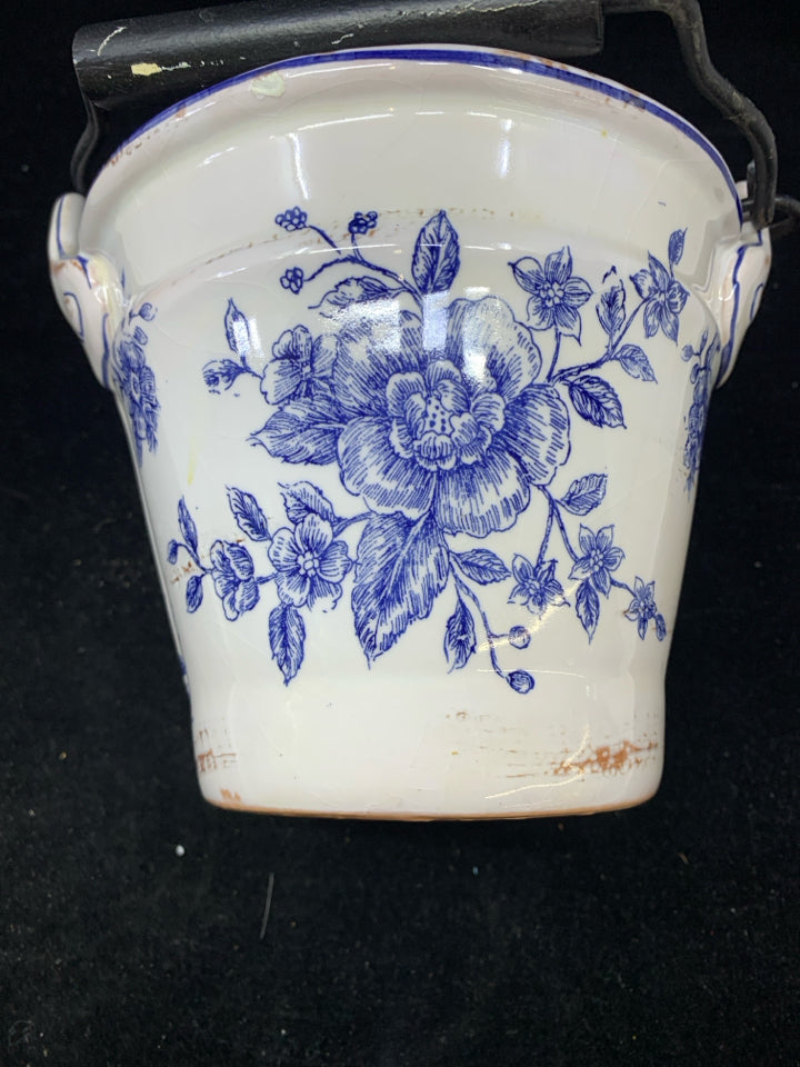 CERAMIC WHITE BLUE FLORAL PLANTER W/ HANDLE.