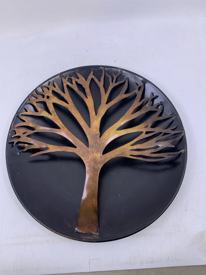 ROUND METAL TREE WALL HANGING.
