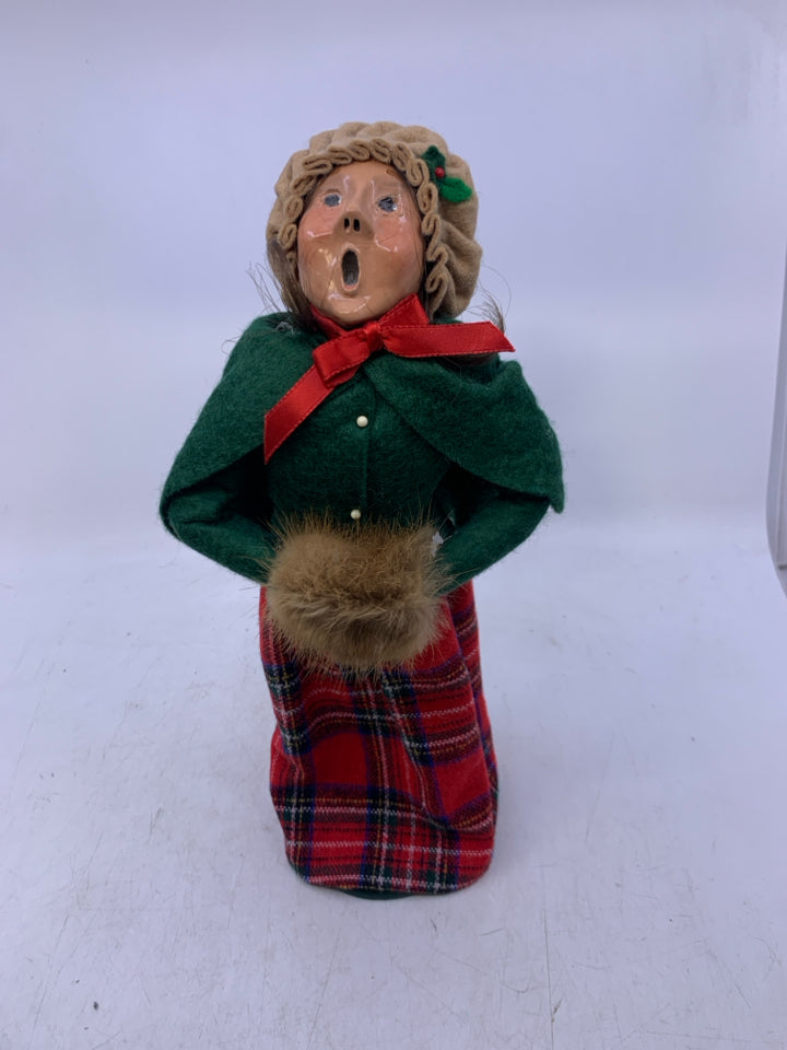 WOMAN CAROLER W/ TAN HAT RED BOW 1987 BYERS' CHOICE.