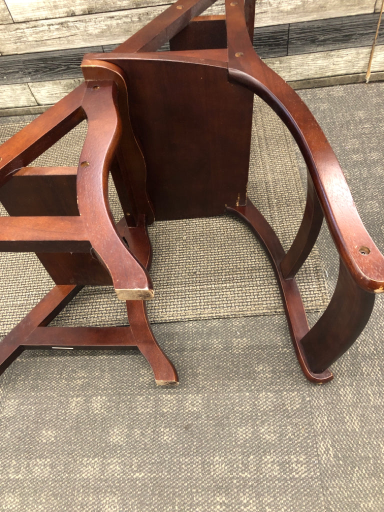 DK WOOD CHAIR/STEP LADDER *MINOR WEAR.