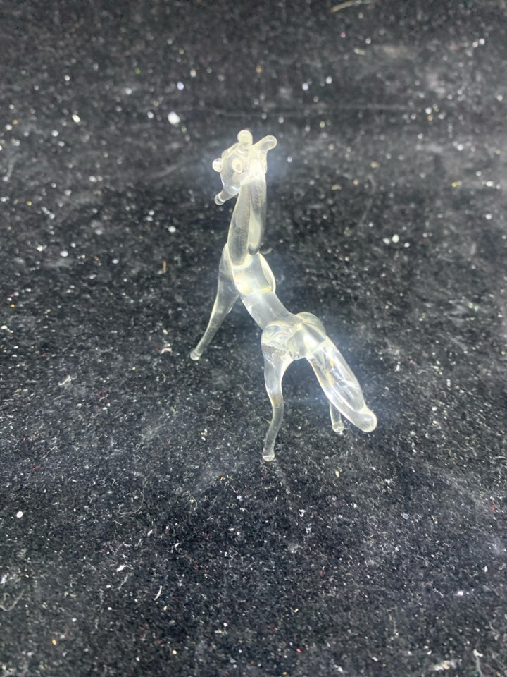 DELICATE GLASS GIRAFFE.