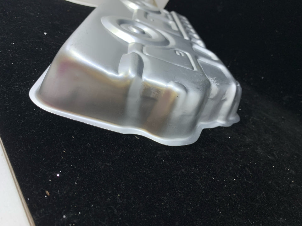 WILTON FIRE TRUCK CAKE PAN.