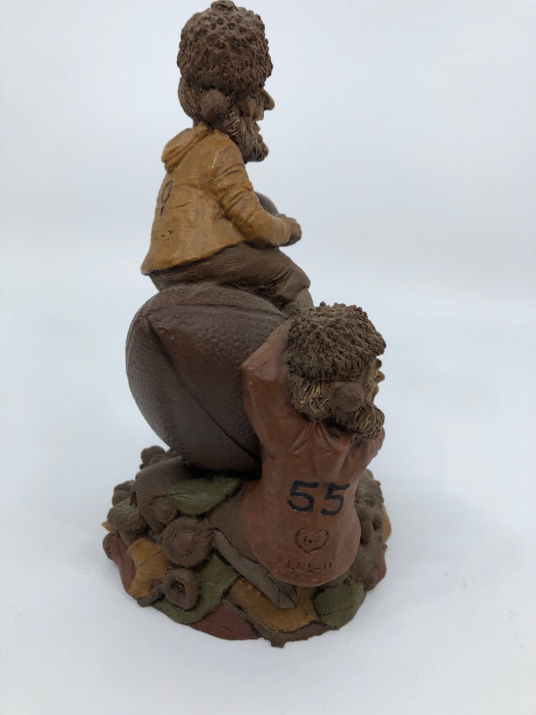 VTG TOM CLARK "SPLIT-T & FLEX-D" CLAY GNOME ON FOOTBALL FIGURINE.