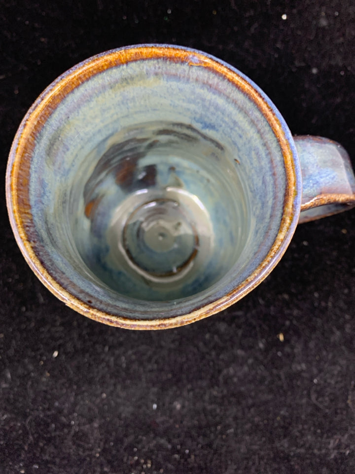 BLUE POTTERY MUG W TEABAG HOLDER.