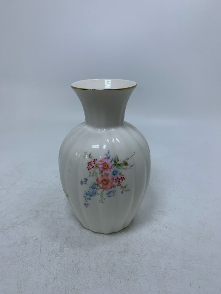 RIBBED BONE CHINA W/ FLOWER BOUQUET VASE HOME BEAUTIFUL.