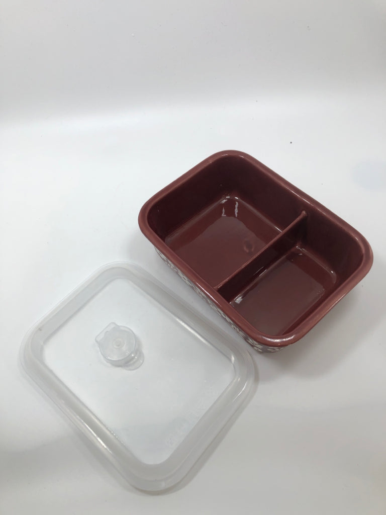 SMALL CERAMIC LUNCH CONTAINER.