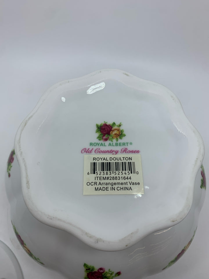 OLD COUNTRY ROSES ROYAL ALBERT FLOWER FROG.