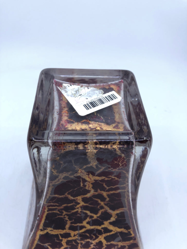 RED AND GOLD CRACKLE PATTERN VASE W FLARED EDGES.