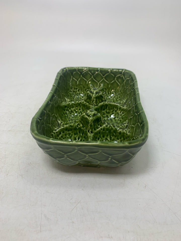 6 SLOT VTG EGG CARTON EMBOSSED CHICKEN WIRE.