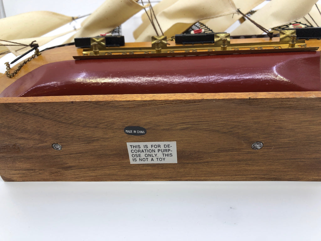 USS CONSTITUTION MODEL SHIP.