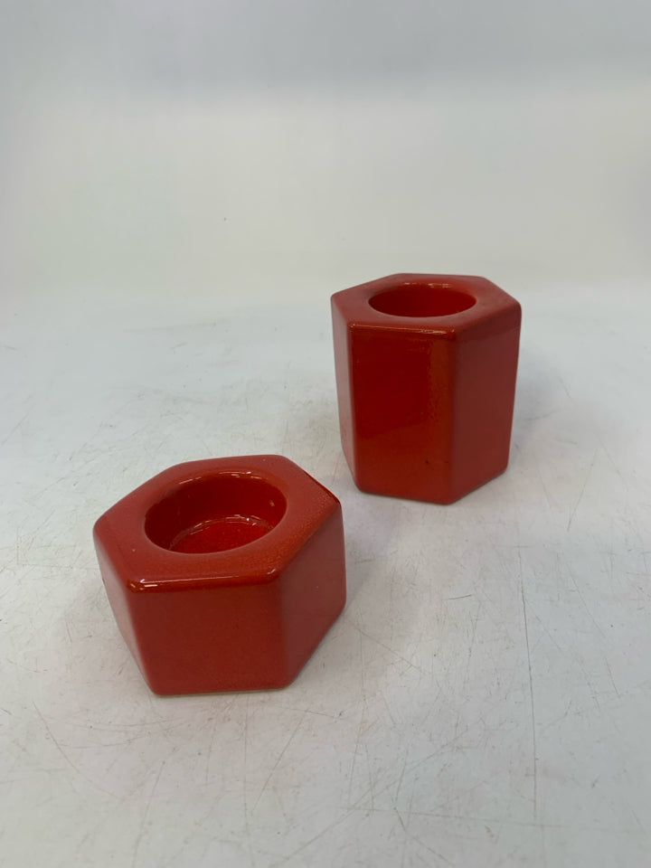 2 HEXAGON CERAMIC TEA LIGHT HOLDERS.