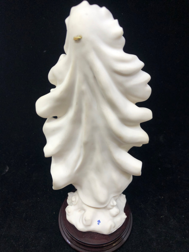 WOMAN STANDING PRAYING W/ CHERUB BY HER FEET FIGURINE FLORENCE GIUSEPPE ARMANI.