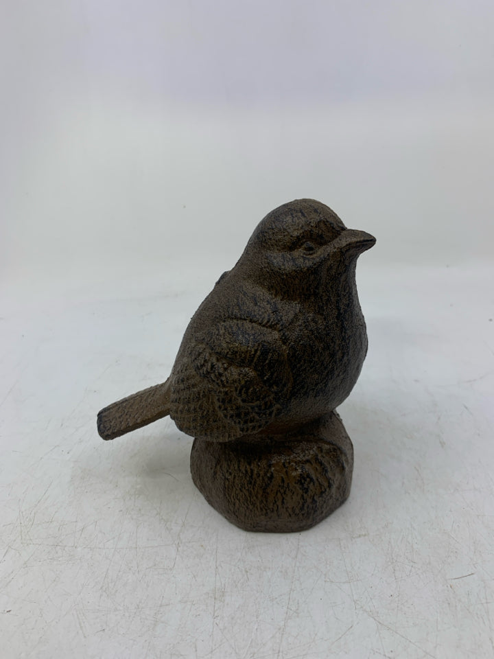 BROWN DISTRESSED METAL BIRD.