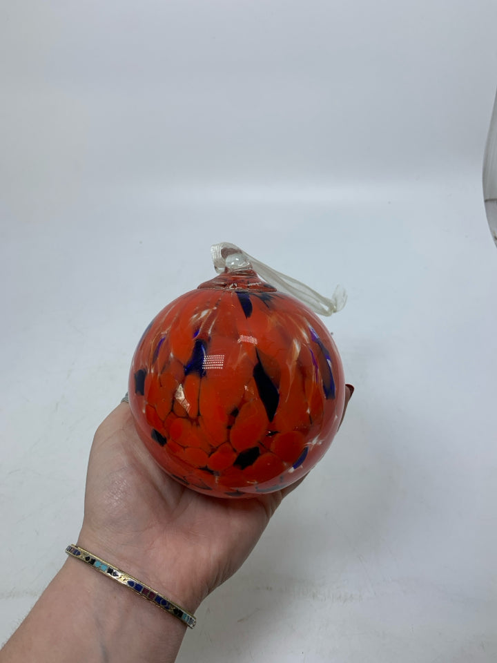 RED/BLUE SPOTS BLOWN GLASS ORB.