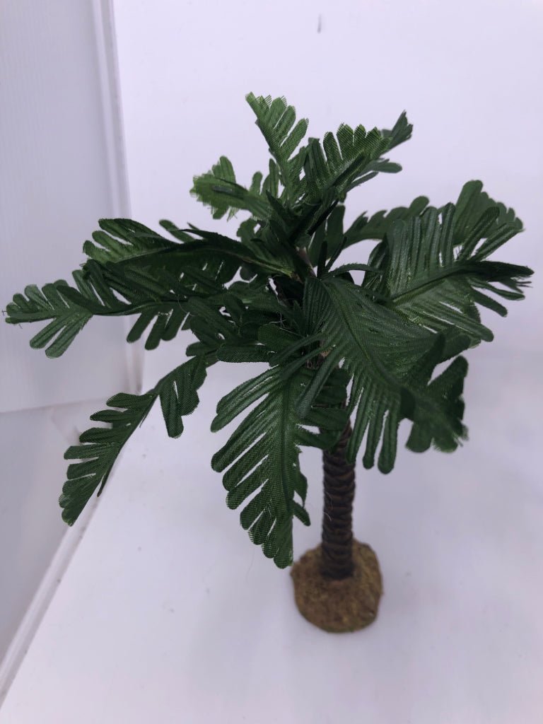 3 FONATANINI PALM TREES.