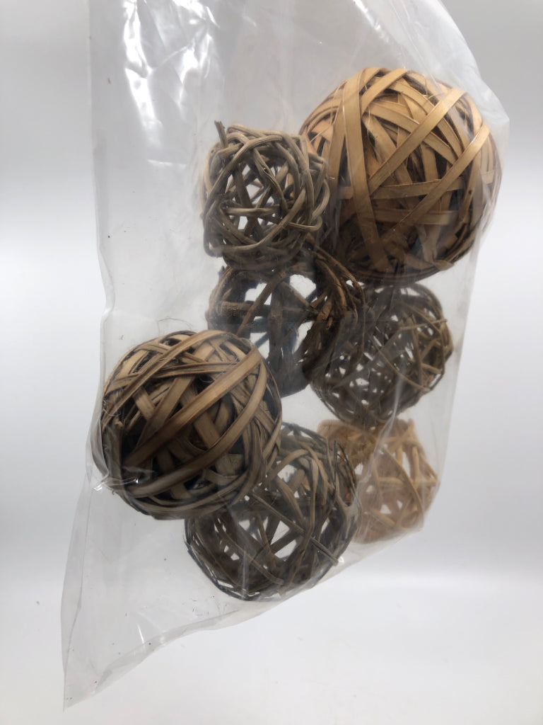 BAG OF WICKER BALL FILLER.