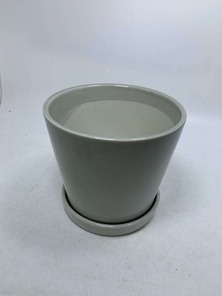 LIGHT GREY CERAMIC PLANTER W/ DRIP PLATE.